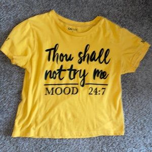 Graphic mustard tee